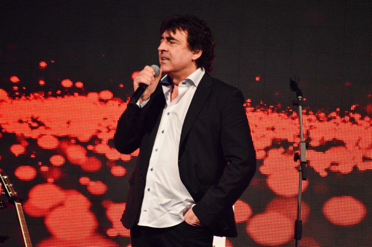 Claude Barzotti at The Legend Part 2